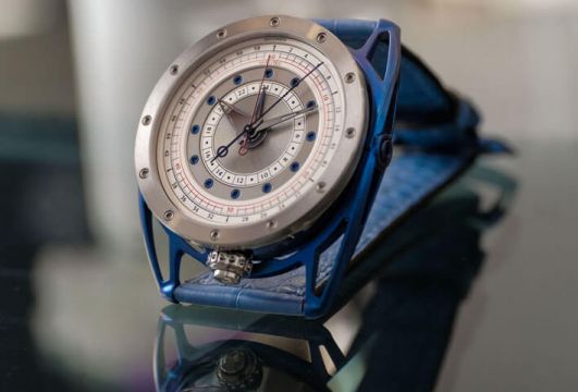 De Bethune présente une réédition de son fameux DB21 Maxichrono